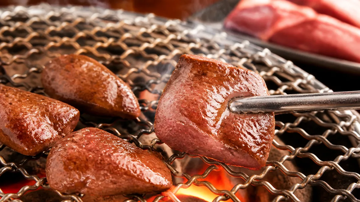 ハツとは牛・豚・鶏の「心臓」を指す焼肉の定番ホルモンの解説画像
