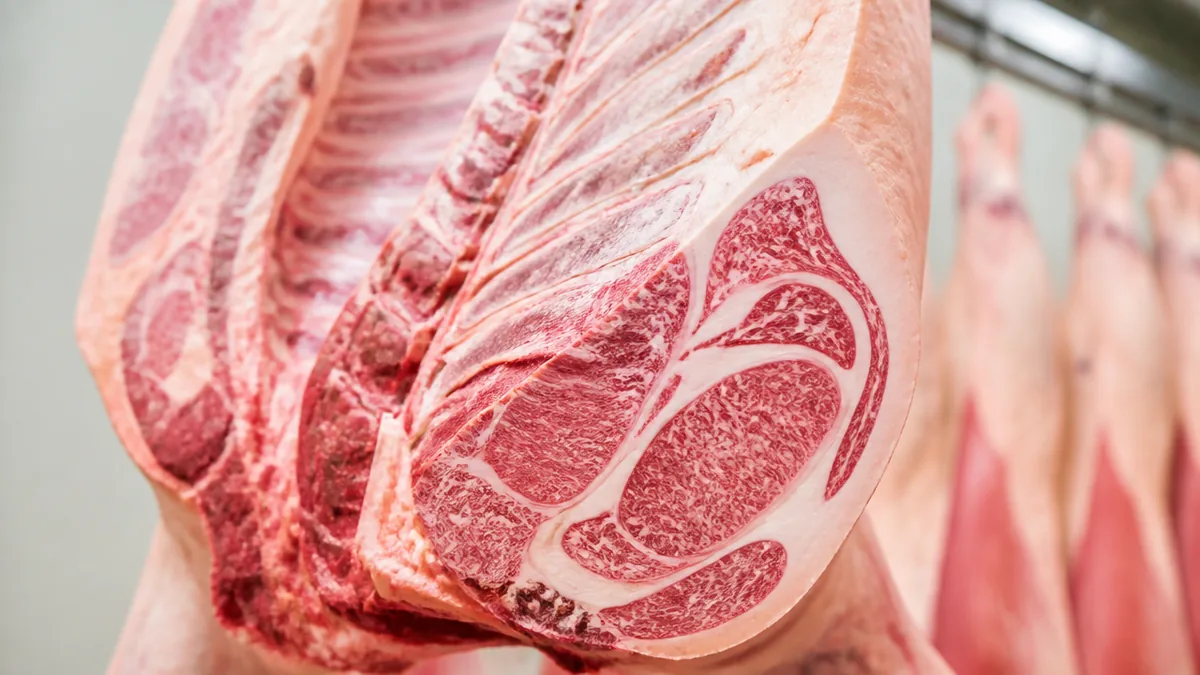 枝肉とは?頭も内臓も外した「骨付きの半身」のことの解説画像