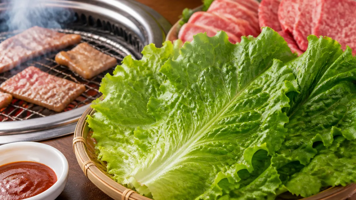 サンチュとは？焼肉店で出てくる「包み菜」の正体の解説画像