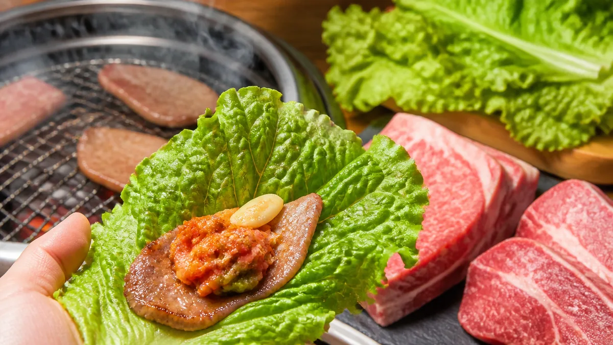なぜ焼肉には包み菜なのか？あの葉が選ばれる3つの理由の解説画像