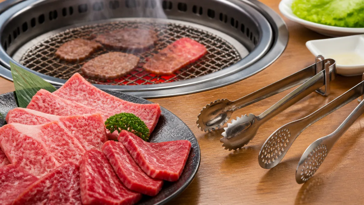 焼肉トングの使い分けは「生肉用」と「取り分け用」の2本から始まるの解説画像