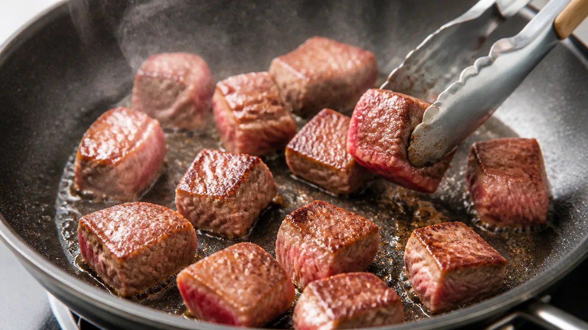 基本のフライパン焼き|中火で転がして全面に焼き色をつけるの解説画像