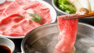 しゃぶしゃぶ和牛は肩ロースが本命｜もも肉が不向きな理由と80度で泳がせるコツのアイキャッチ画像