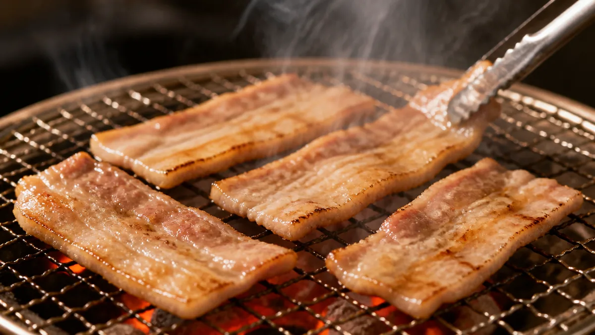 豚バラ焼肉用は厚さ5mm〜1cmが正解｜366kcalの脂を活かす焼き方と選び方のアイキャッチ画像